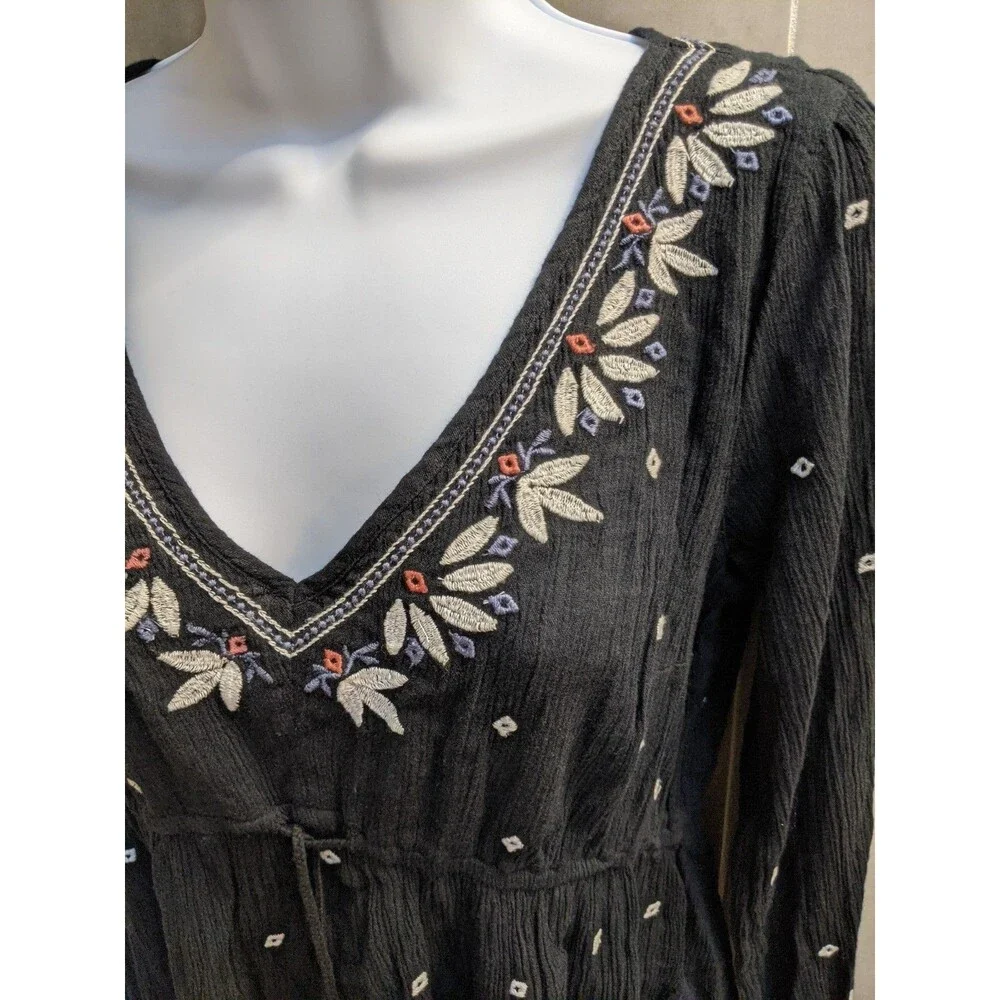 A&F Boho Embroidered Peasant Top Sz M Peplum  Hippie Abercrombie Fitch V-neck